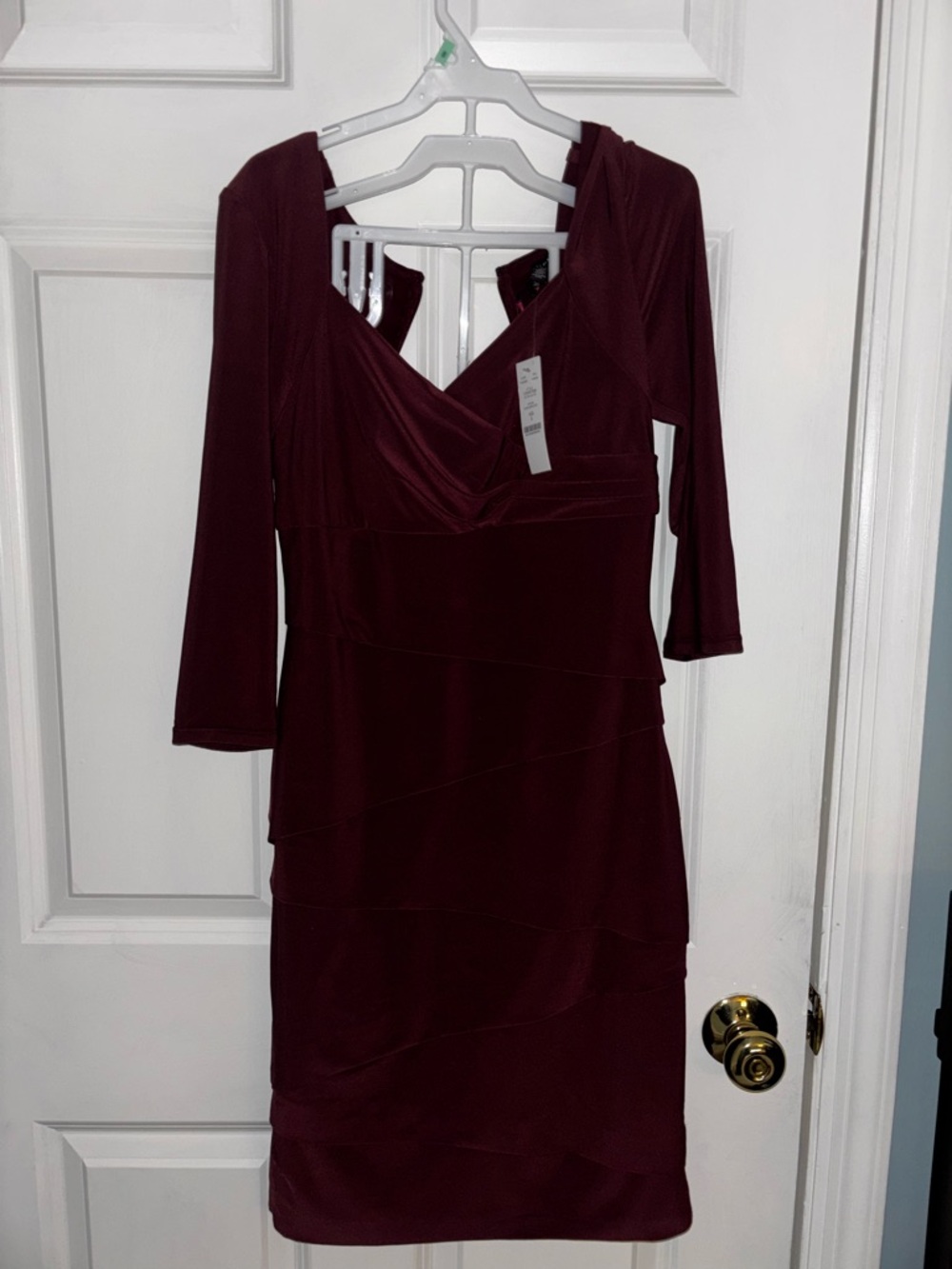 White House Black Market Women's Burgundy V-Neck Layered Sheath Dress size 4 NWT